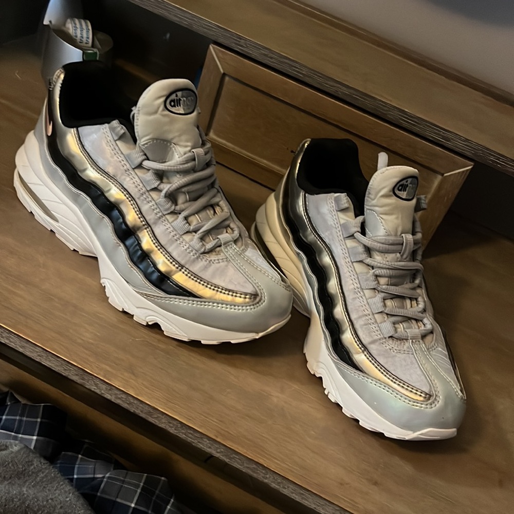 Nike AirMax - Woman’s 6.5 - Youth 5.5